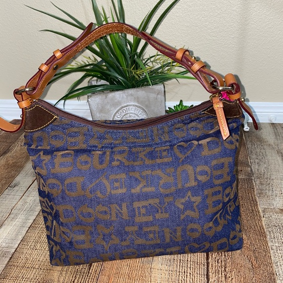 Dooney & Bourke
Blue Brown shoulder bag